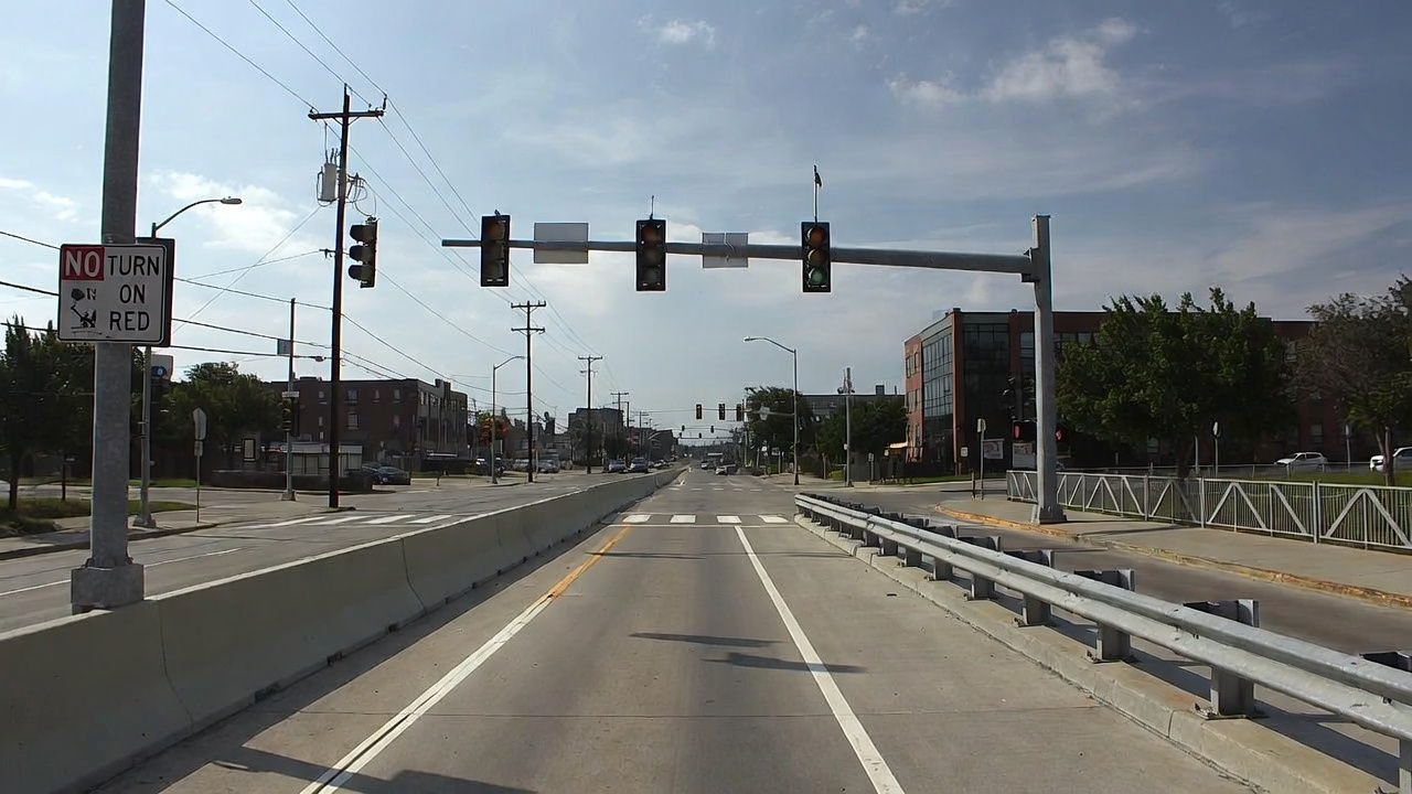 Street-level corridor capture vehicle